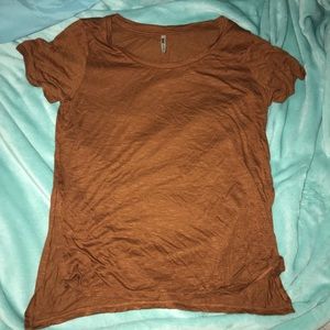 Rusty brown tee